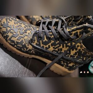 Timberland ** Black and Tan Textile Unique** Boots Sz.8